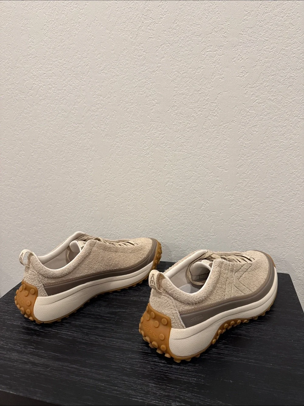 Keen Women's Size 8.5 Beige & Gum Trail Sneakers Shoes - KS MINO Safari Burch